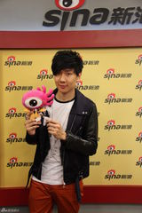 组图：林俊杰做客新浪聊天 吐舌卖萌酒窝俏皮