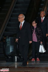 组图：晶刚压轴婚礼收官 宾客拎着回礼相继离场