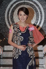 组图：蒙嘉慧为节目录影 与郑伊健共识不生小孩