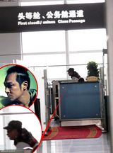 幻灯图：吴镇宇疑似返港受审 《战国》剧组封口