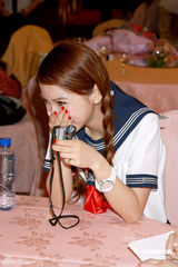 幻灯图：黄晓明绯闻女友校服装扮 清纯似张柏芝