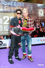 组图：郭富城平安夜街头跳舞 明年开唱不惧三天王