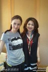 组图：张柏芝携子会亲友 lucas调皮小Q听话