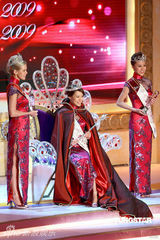 幻灯图集：澳门小姐新鲜出炉 李若滢获双料冠军