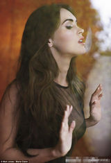 组图：梅根-福克斯靓丽登杂志 蓝裙展曼妙身姿