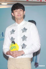 组图：韩国组合2am香港办签名会 人气爆棚粉丝众多