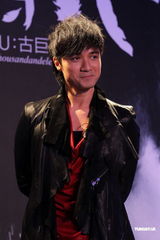 组图：古巨基三年磨一剑再发声 张柏芝令其请客