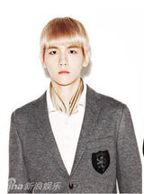 组图：韩团EXO全员正装写真 展英姿帅男魅力