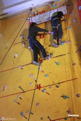 组图：羽泉圣诞节再办个唱 较量攀岩秀出真功夫