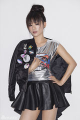 大秀美腿[1\/4]组图:马思纯朋克运动风写真 不羁