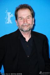 组图：《天堂希望》发布会 导演亲吻女星