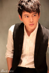 组图：黄明写真帅气硬朗 欲挑战黄晓明望毁容出演