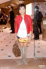 周慧敏自言有不少同志朋友 赌王四太送何超盈首饰