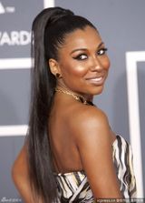 组图：格莱美红毯群星纷纷亮相星光熠熠