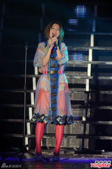 组图：伍佰花朵舞high翻 田馥甄变女神唱压轴