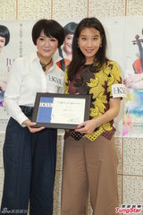 组图：姚珏组团捧新人 与潘楚颖时尚混搭