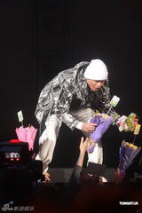 组图：香港演唱会圆满完成 侧田转往北京发展