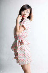 高清组图：何曼婷不露也撩人 宠物女生化身足球宝贝