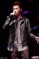 组图：张敬轩疑患流感隔离 巫启贤拒再收徒