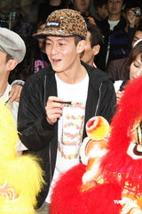 幻灯：陈冠希台北开店六月复出 称不知Lucas是谁