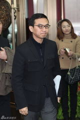 组图：播音界泰斗张颂追悼会 央视众主持人来送别