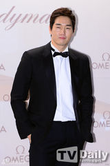 组图：金惠秀权相佑成宥利等优雅亮相品牌活动