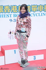 组图：阿Sa(蔡卓妍)否认陈伟霆送房 张敬轩为话剧露股