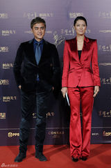 组图：吴镇宇时尚盛典帅气 钟丽缇绿裙秀性感