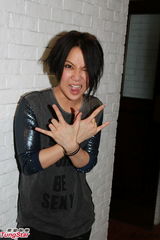 组图：卢凯彤开秀卖力演唱 感孤单欲觅另一半