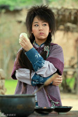 组图：杨紫【演员】《胭脂霸王》造型另类 尝试夸张表演