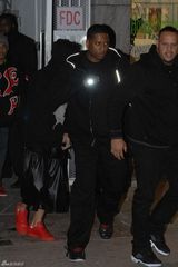 组图：比伯被拘前夜店照曝光 保镖开道眼神迷离