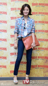 组图：成宥利郑糠云等出席时尚活动