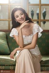 组图：韩星韩孝珠饰品写真 邻家女展甜美笑容