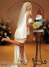 高清组图：霍利-曼迪森低胸拍广告 和“猫王”办婚礼