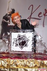 组图：孙燕姿橙发亮眼披黄金甲 许美静助阵