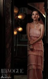 高清图：霍思燕变身时尚女王 “独霸”杂志版面