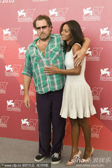 高清组图：《米拉尔》亮相 导演朱利安携妻子亮相