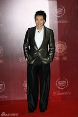 组图：华鼎奖红毯星光熠熠 赵本山携弟子助阵