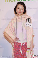 组图：文咏珊现身品牌活动 打扮密实笑容加分