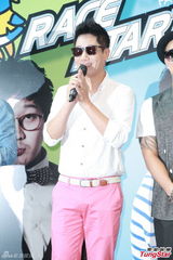 组图：RunningMan四主持香港重现《英雄本色》