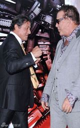 幻灯图：《敢死队》洛杉矶首映 史泰龙领衔众硬汉