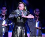 组图：麦当娜挑逗肌肉男上演致命诱惑