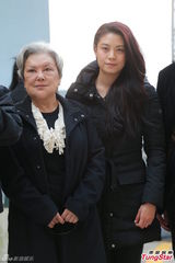 组图：方逸华跪拜邵逸夫 刘德华张学友致祭