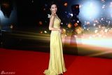 组图：2013新浪微博之夜红毯 杨恭如嫩黄裙妩媚