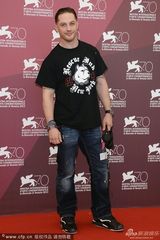 组图：电影《Locke》发布会 汤姆-哈迪潮装现身