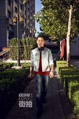 明星爱街拍：沙溢潮范儿出街 绽放温暖笑容