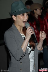 组图：温岚尾椎不慎摔骨裂 男友送中药进补