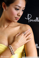 幻灯图集：2010珠宝新品发布 童怡祯秀美饰 