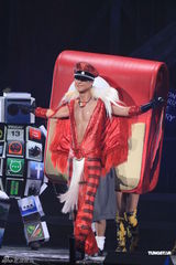 组图：林海峰栋笃笑最终场 草蜢任嘉宾杨千嬅捧场