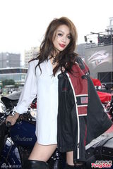 组图：蔡淑臻衬衫透视秀美腿 澄清暂无意结婚